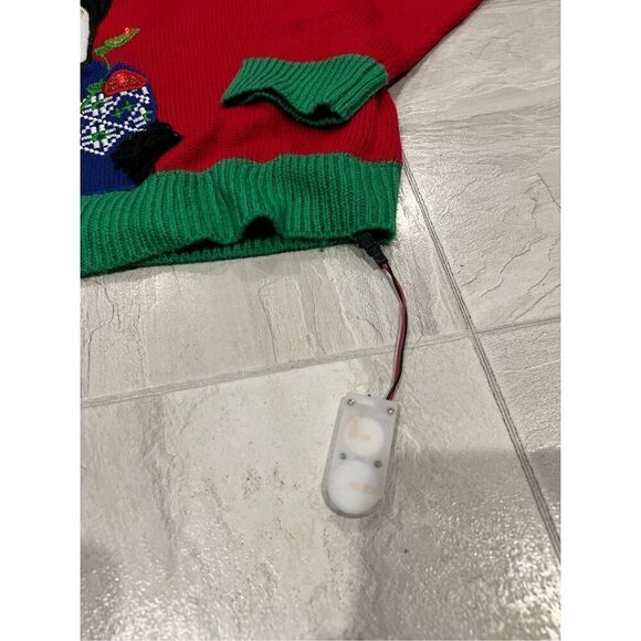 Holiday Time Cow With Light Up Necklace Ugly Christmas Sweater Men’s Medium - Picture 3 of 10